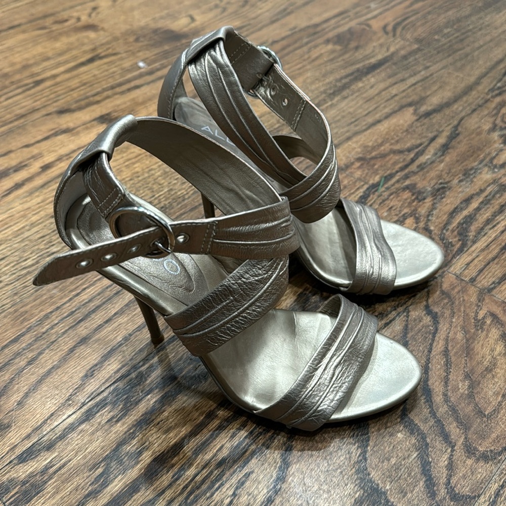 Aldo gold heels